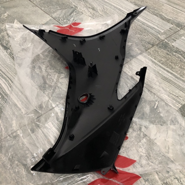 Ốp động cơ bên trái Gsx-R 150/ Cánh yếm bên trái  Gsx