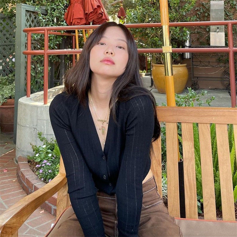 Áo kiểu tay dài cổ chữ V thiết kế thanh lịch