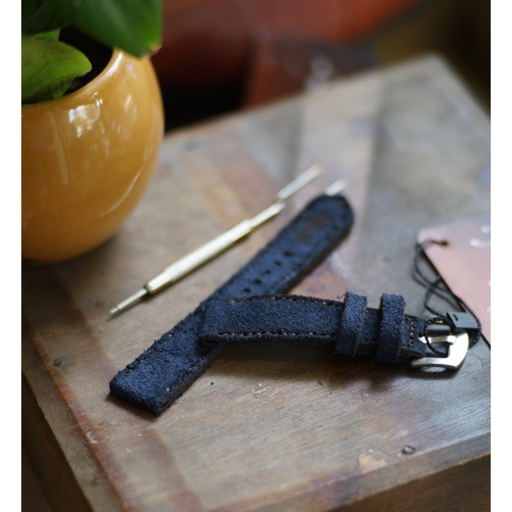 Dây apple watch da bò lộn xanh navy handmade bền chắc cực đẹp by RAM Leather - tặng khóa chốt và adapter