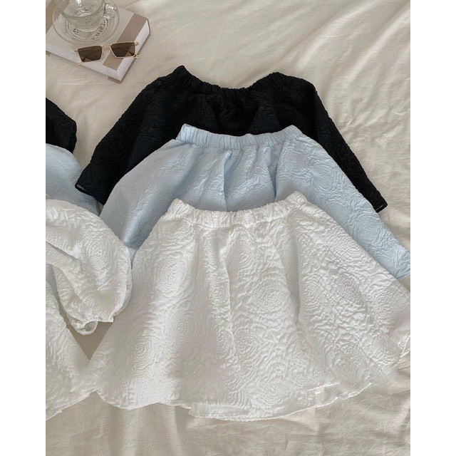 Sét gấm gồm áo croptop tay bồng kèm chân váy cạp chun, set tiểu thư chất liệu vải gấm cao cấp.