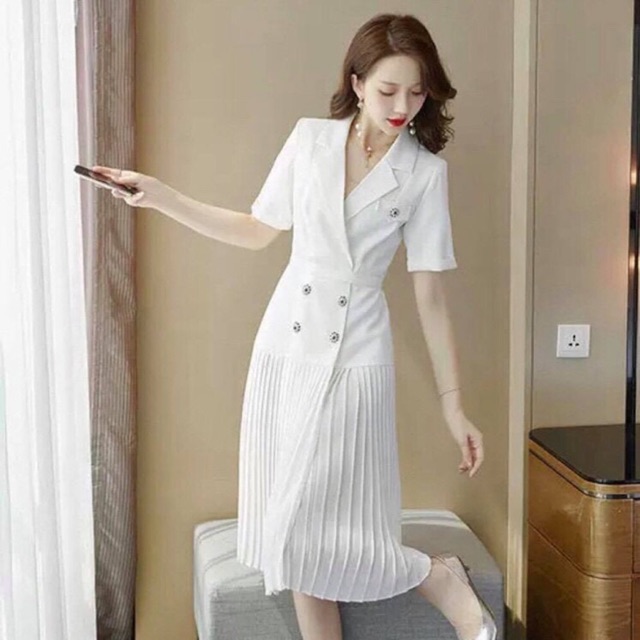 Siêu phẩm Váy trắng cổ vest siêu sang