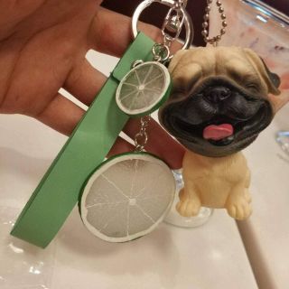 Móc khoá chó pug và móc lát chanh