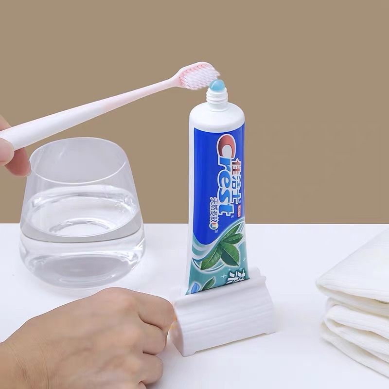 Dụng cụ nặn kem đánh răng