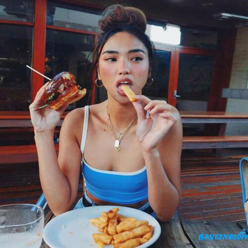 Áo croptop sát nách phong cách sành điệu cho nữ