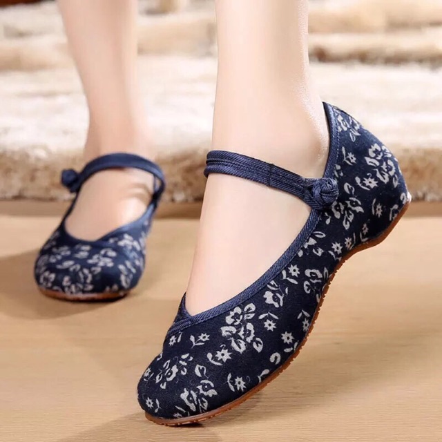 Giày vải hoa QC
