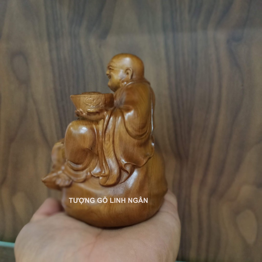 Tượng di lặc để xe ô tô bằng gỗ thơm cao 10 cm