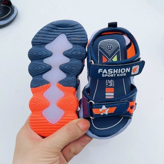 Thanh lý sandal bé trai hết đèn
