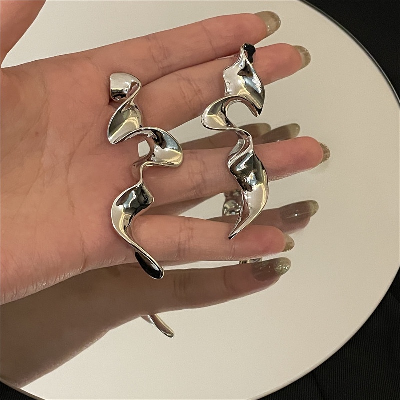 Khuyên Tai Kim Loại Hình Bông Hoa Thời Trang Chất Lượng Cao