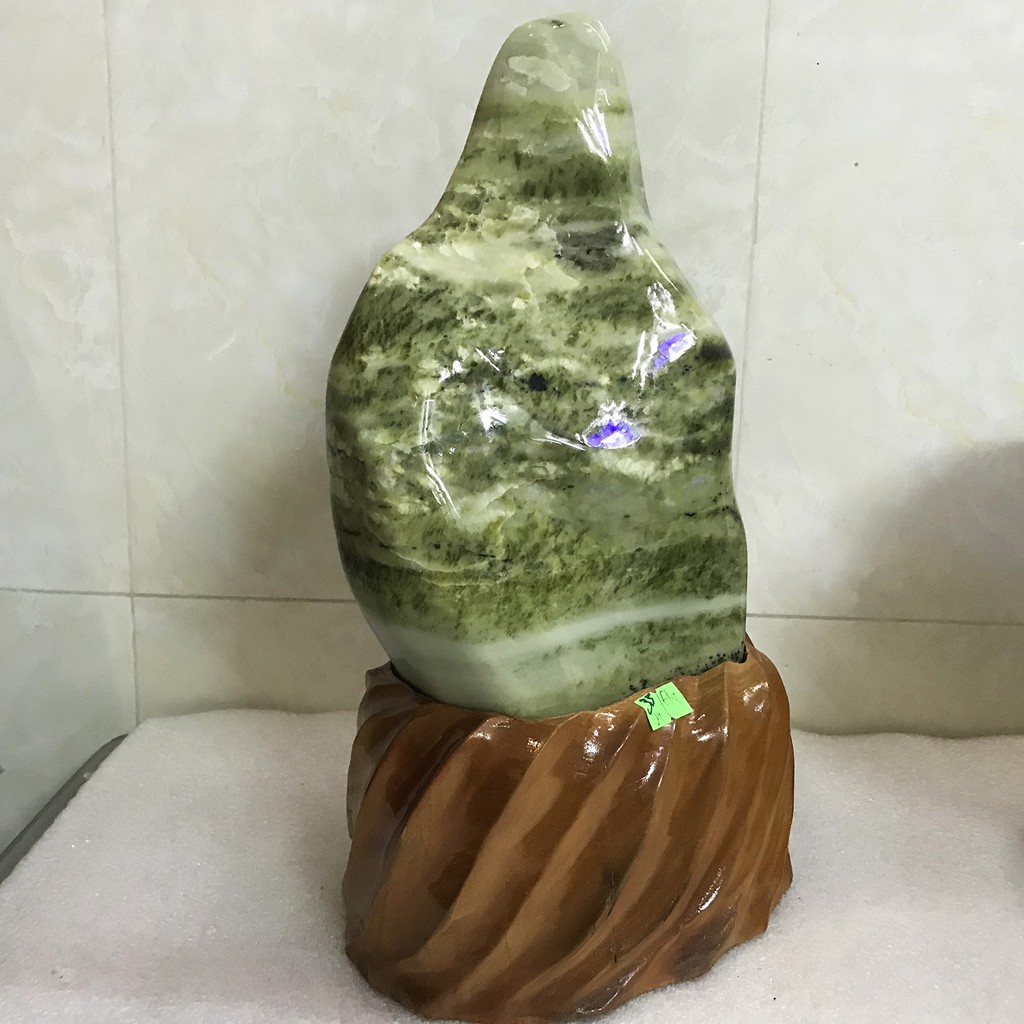 Cây đá để bàn ngọc tự nhiên màu xanh lá xanh cốm bóng cho người mệnh Hỏa và Mộc nặng 6kg