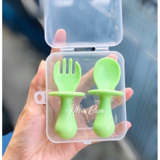 Thìa nĩa cán ngắn cho bé - Có hộp - Thìa nĩa tập xúc