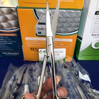 Kéo y tế cắt thuốc