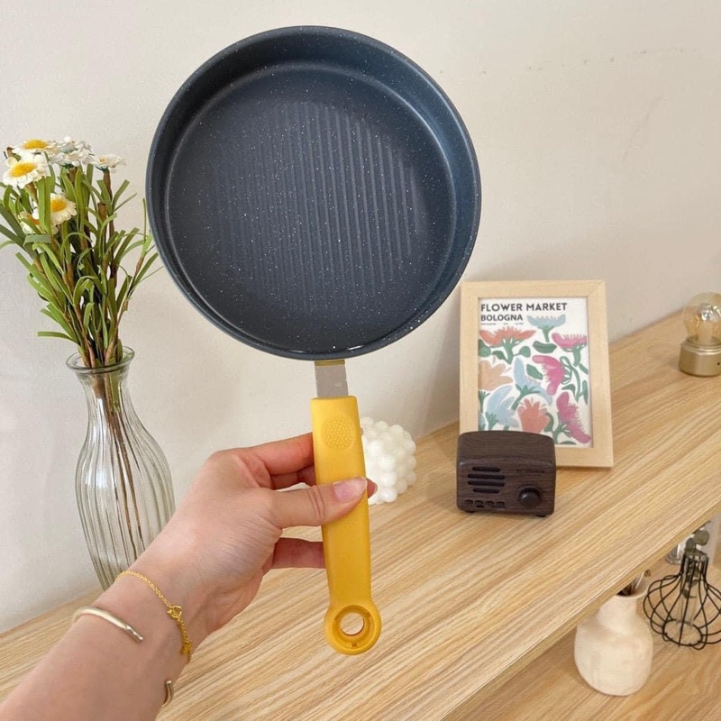 Chảo Đa Năng, Chảo chiên trứng chống dính cao cấp 20cm hình vịt vàng dễ thương, tay cầm nhựa chống nóng có lổ treo tường