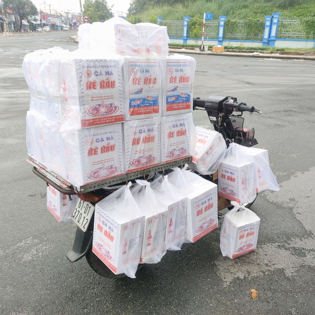 Nước mắm Bé Bầu loại thượng hạng chai tròn thủy tinh 500ml | Sản xuất theo phương pháp truyền thống thơm ngon đậm đà.