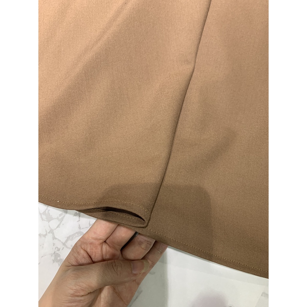 Chân váy công sở nữ - chân váy midi dáng xòe đính cúc túi