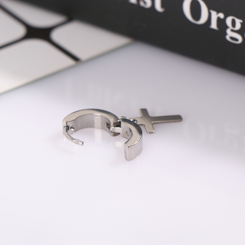 Đôi Khuyên Tai Hình Thánh Giá Bằng Thép Titan Cá Tính