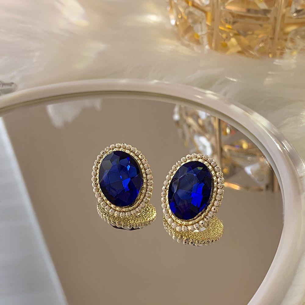 Áo Thun Nữ Kiểu Dáng Đơn Giản Trẻ Trung Năng Động|Khuyên Tai Hình Oval Phong Cách Baroque Ngọt Ngào Thời Trang Cho Nữ