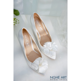 Giày cưới Nghé Art đính hoa lụa trắng 373