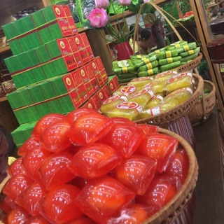 Combo 10 bánh cốm, 10 xu xê, 1 pía trứng