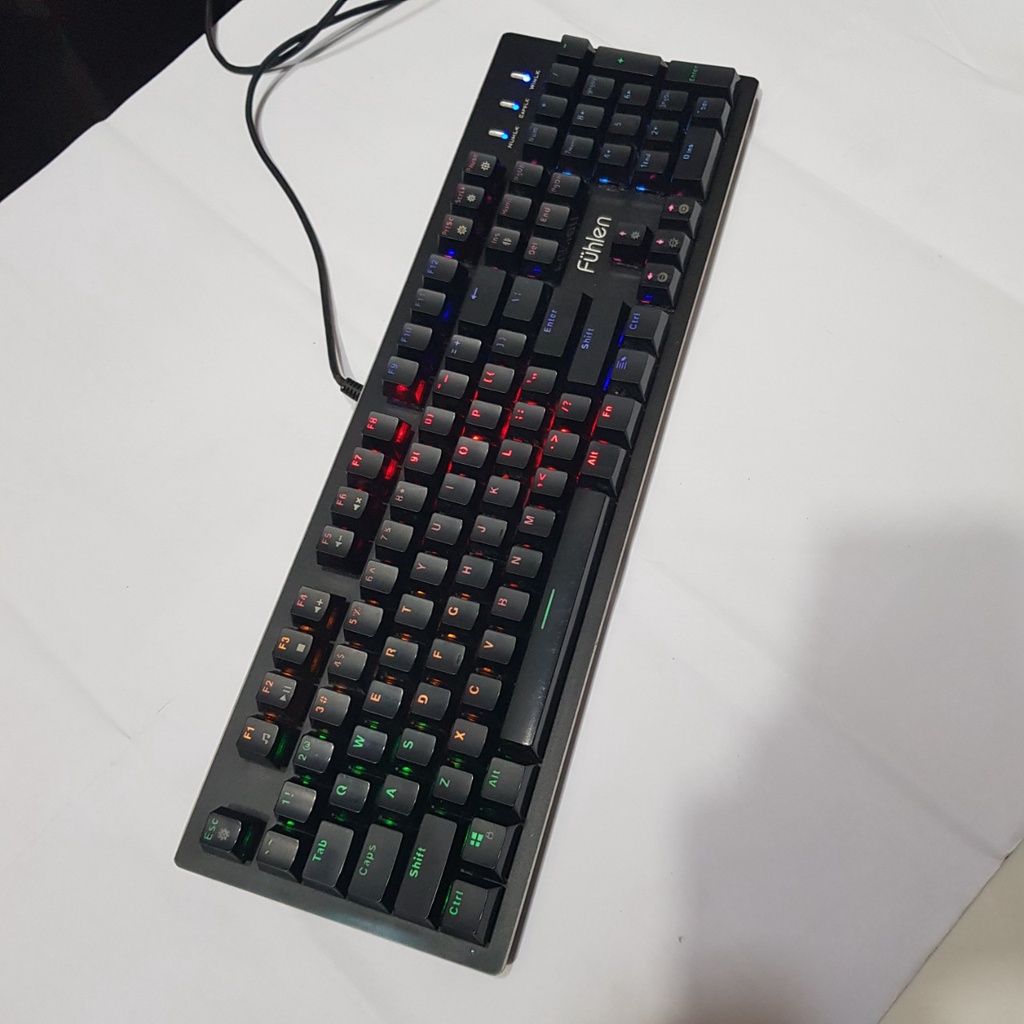 Bàn phím cơ fuhlen SM680r đã qua sử dụng còn tốt