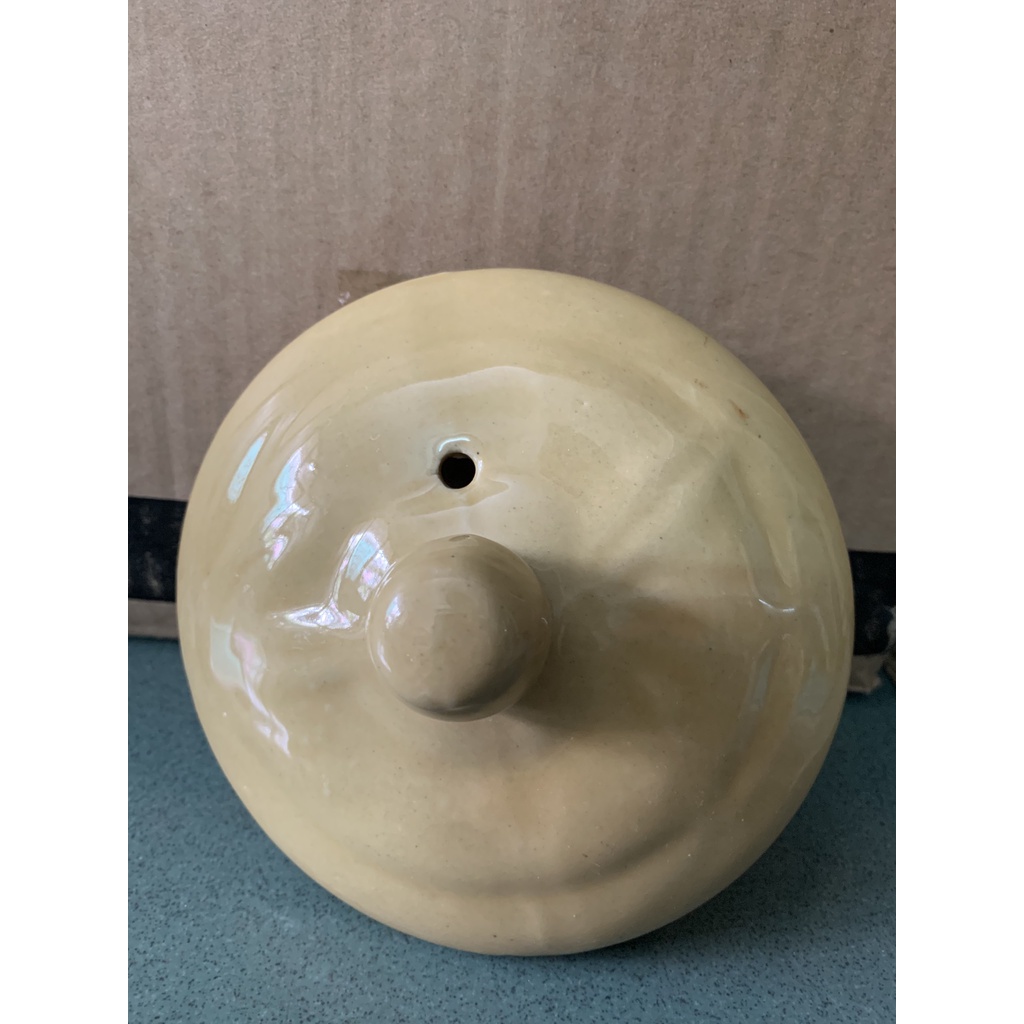 Nắp ấm của ấm sắc thuốc