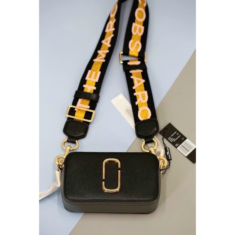 TNS-Túi đeo chéo dáng hộp 2 ngăn dây đeo bản to cá tính Marcie-đen dây vàng kim tuyến