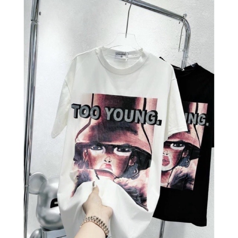 Áo Phông Cô Gái Chữ Too Young