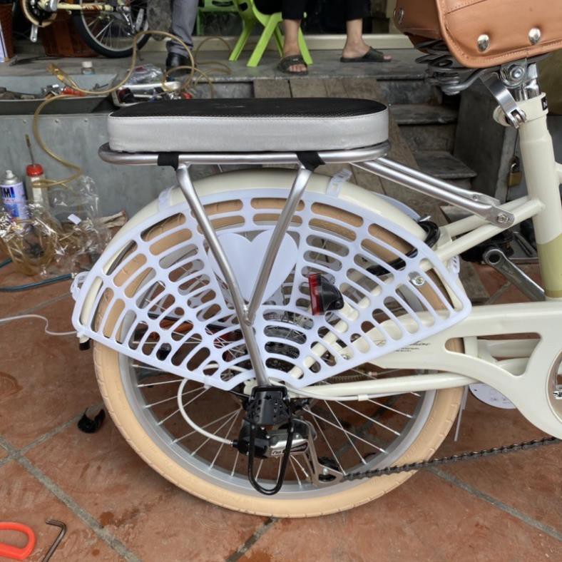 Lưới bảo vệ xe đạp cho bé bằng nhựa dẻo .