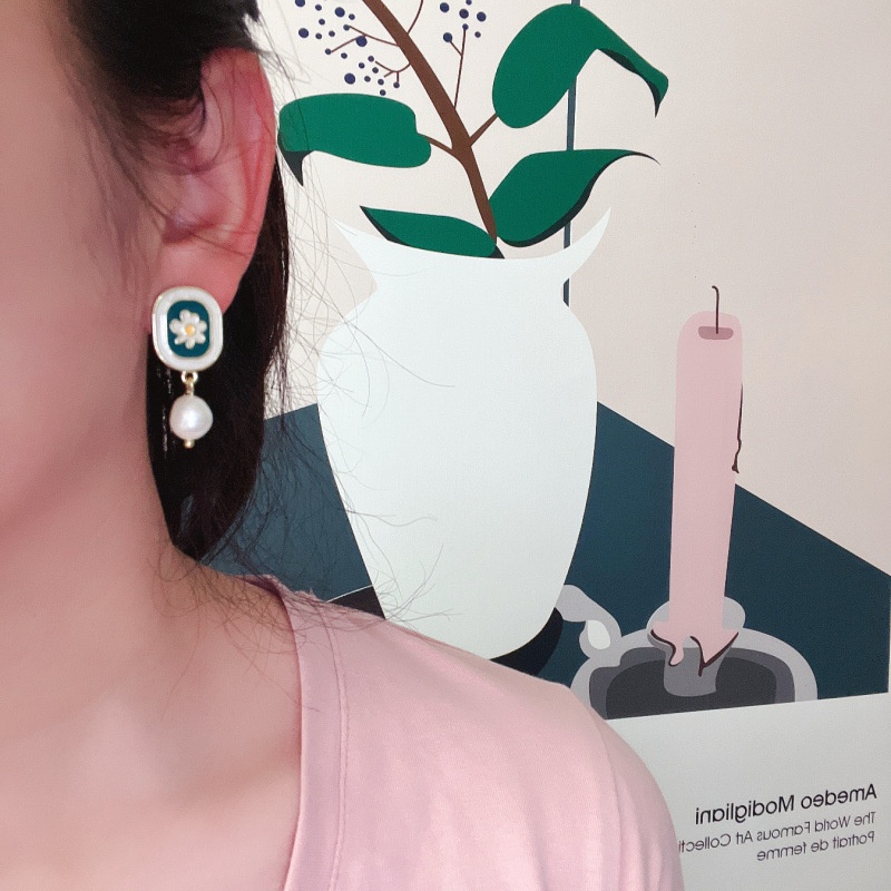 Bông Tai Hình Hoa Nho Tráng Men Đính Ngọc Trai Phong Cách Retro Cho Nữ