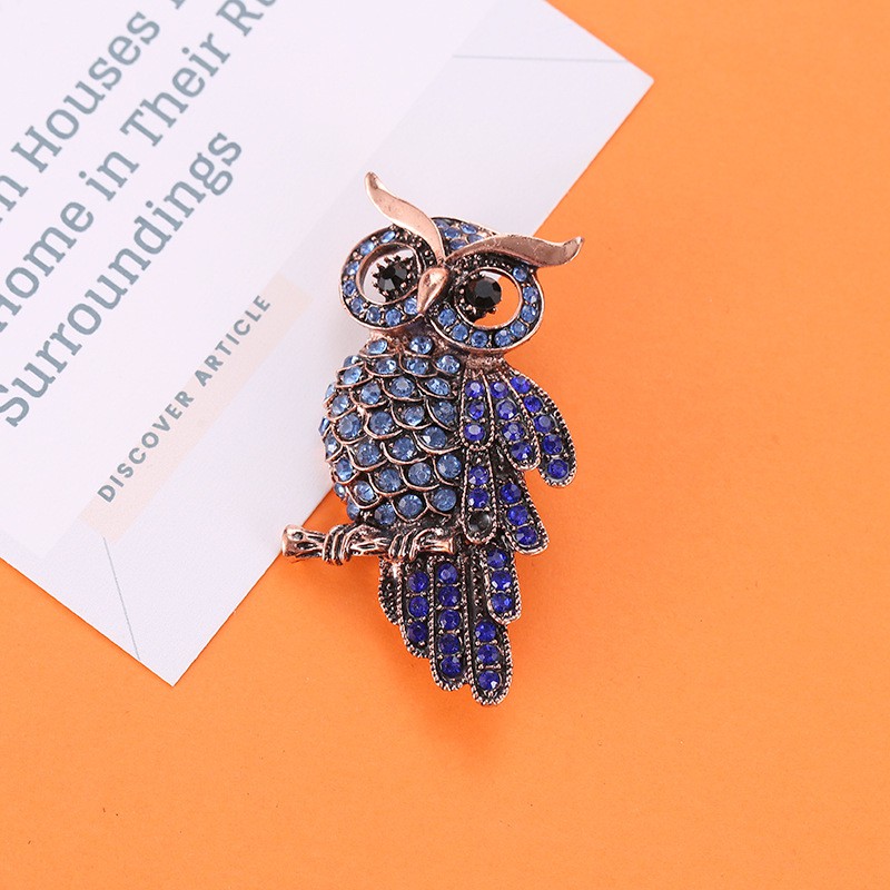 Fashionable Stone Brooch