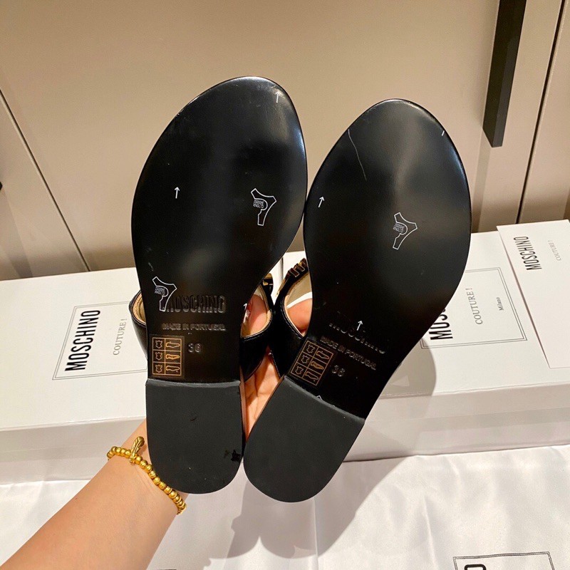 Dép xỏ ngón đế cao quai đính logo chữ đế 3.5cm moschino