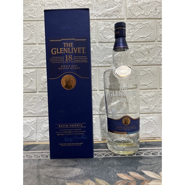 Vỏ chai The Glenlivet 18 chai mới hộp mới đẹp không sứt không trầy sước vẫn thơm mùi, Dùng cho trang trí nhà cửa quầy