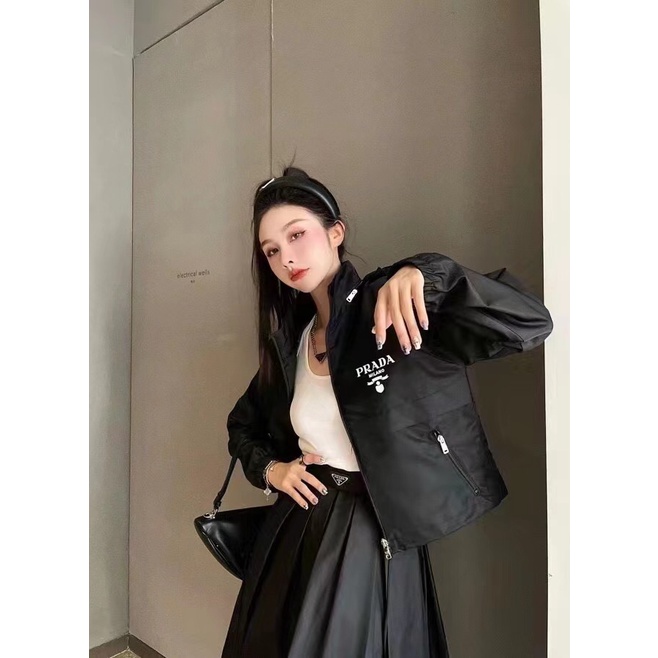 Áo khoác nữ thời trang cao cấp Prada phong cách cá tính, thu hút