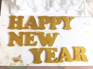 Chữ Happy new year.