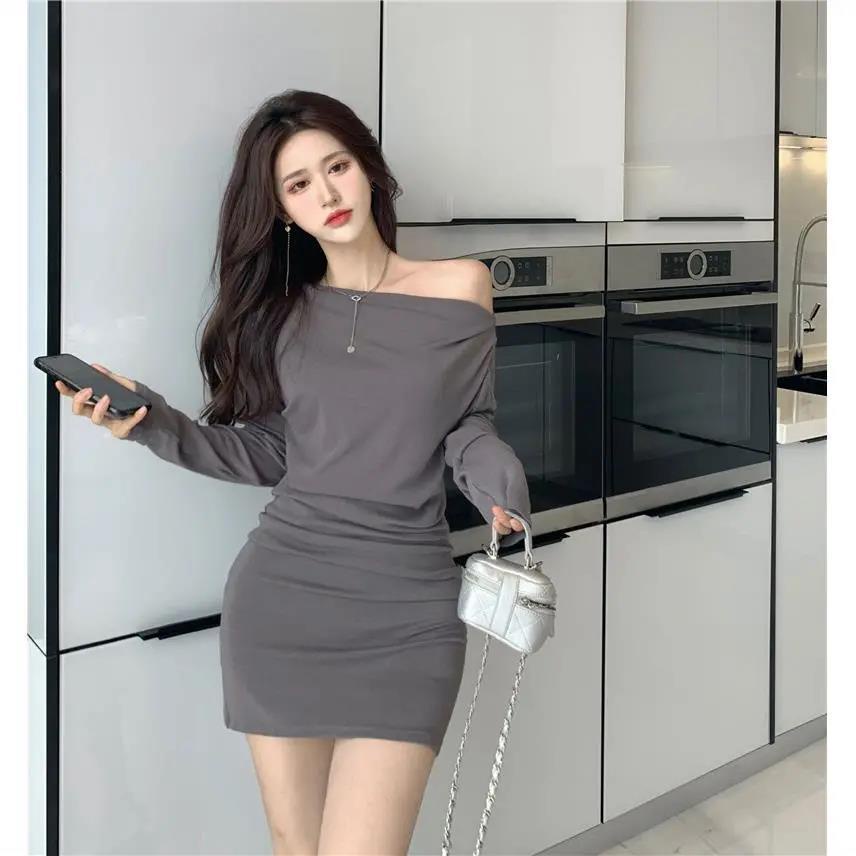 Đầm trễ vai tay dài thiết kế ôm sát tôn dáng quyến rũ