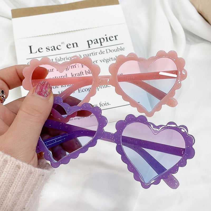 Kính Mát Hình Trái Tim Dễ Thương Cho Bé Gái