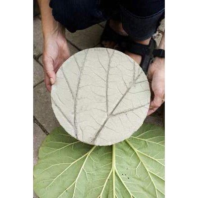 Khuôn làm gạch bê tông sân vườn