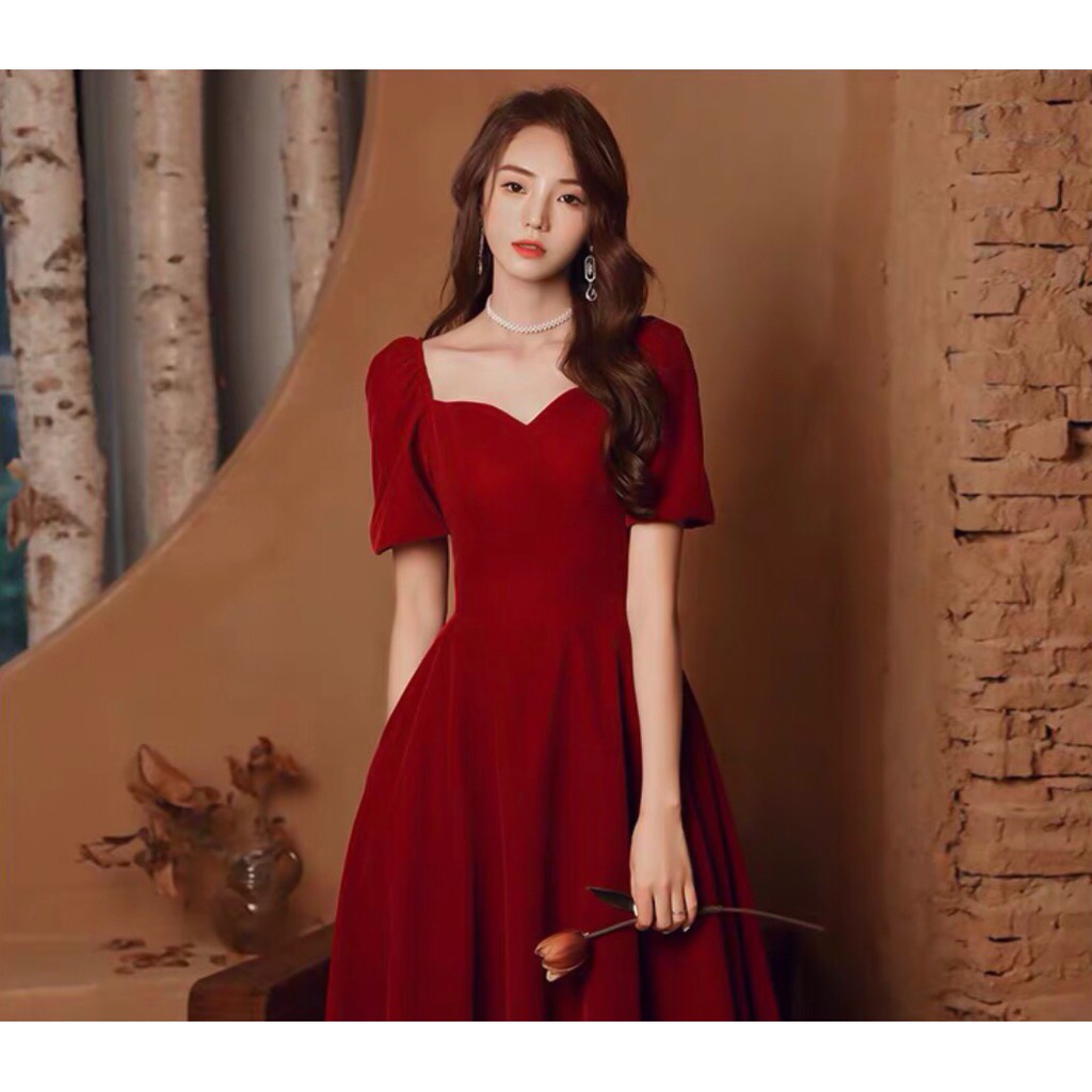Đầm nhung cao cấp sang trọng quí phái.