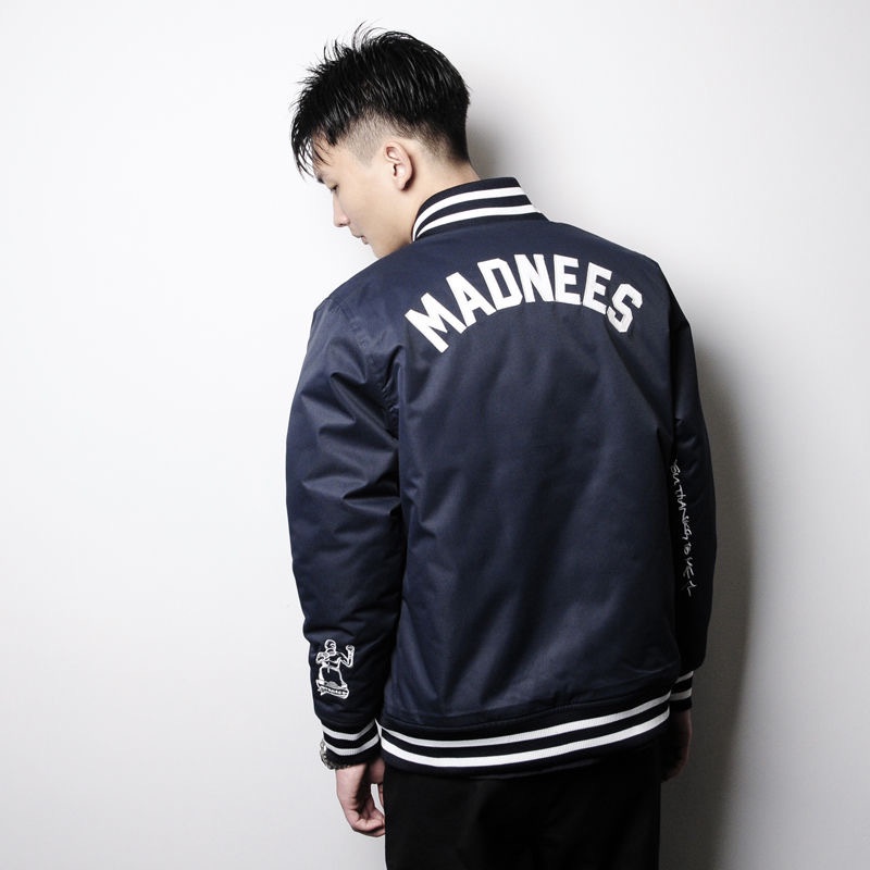 Áo khoác bomber thêu chữ của nam siêu hót