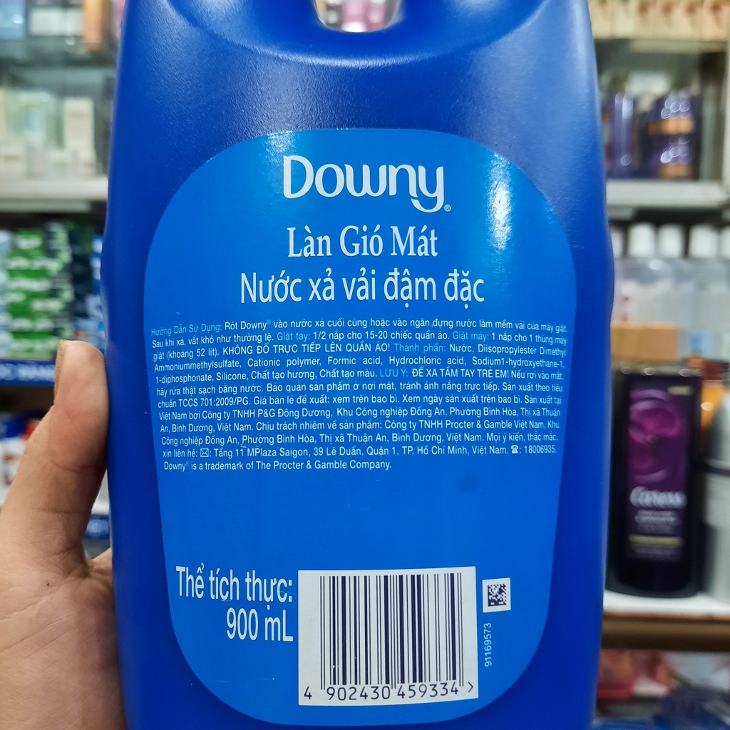 Nước xả Downy Làn Gió Mát chai 900ml