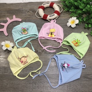 Mũ sơ sinh buộc dây cho bé