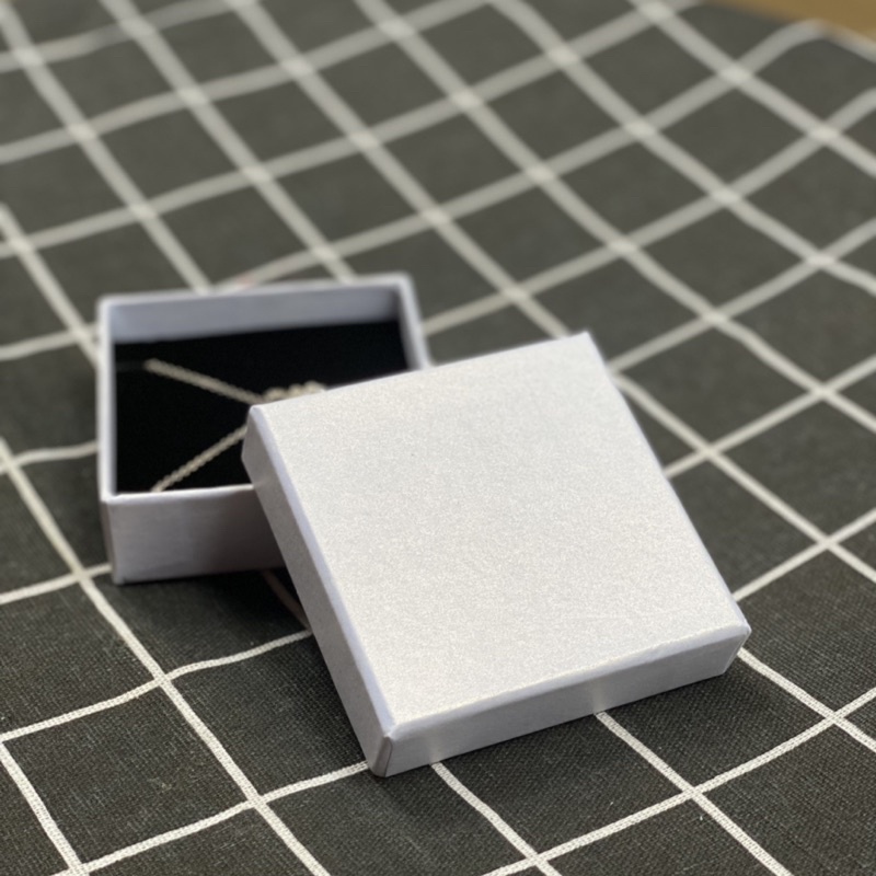 Hộp Đựng Trang Sức Màu Trắng Ánh Kim Size 7x7x2.5cm - Hộp Đựng Dây Chuyền Bằng Giấy