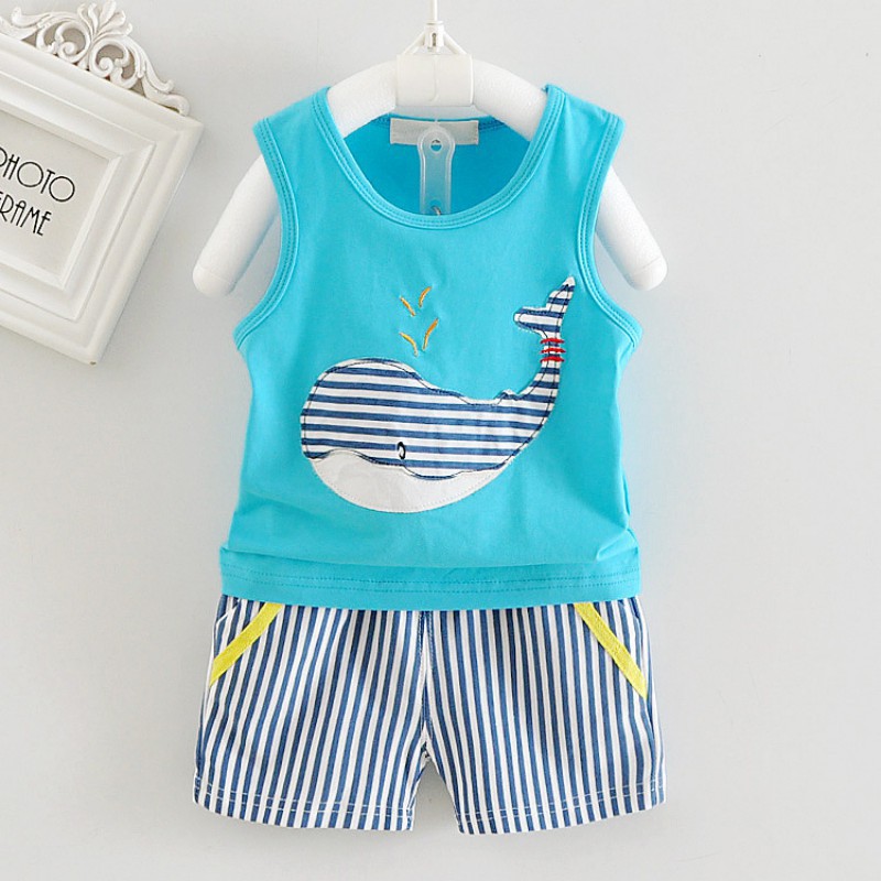 Set áo thun không tay họa tiết cá voi kèm quần ngắn kẻ sọc thoải mái cho bé trai
