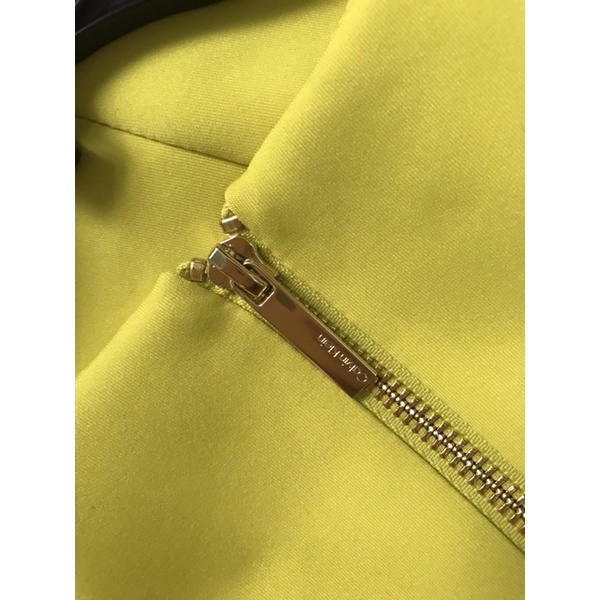 Váy Calvin Klein sát nách cổ V