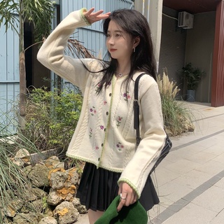Áo Len Cổ Tròn Thêu Hoa 45935