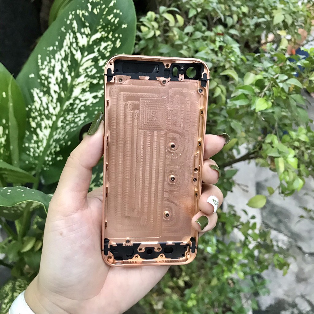 Vỏ iPhone, sườn iPhone 5S màu Gold nhạt như ảnh, khắc sẵn SE, kèm bộ sứ đen + nút đen hoặc nút vàng& sứ vàng đính hột