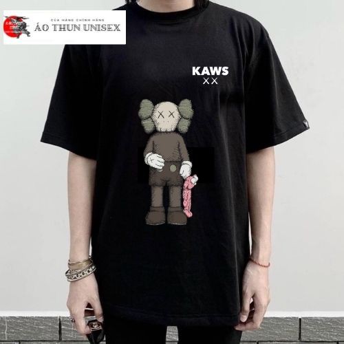 ÁO PHÔNG IN HÌNH KAWS cầm gấu hồng unisex nam nữ form rộng tay lỡ oversize KAKISHOP | BigBuy360 - bigbuy360.vn