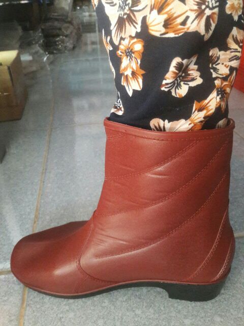 Ủng cao su đi mưa, Ủng ngắn làm vườn