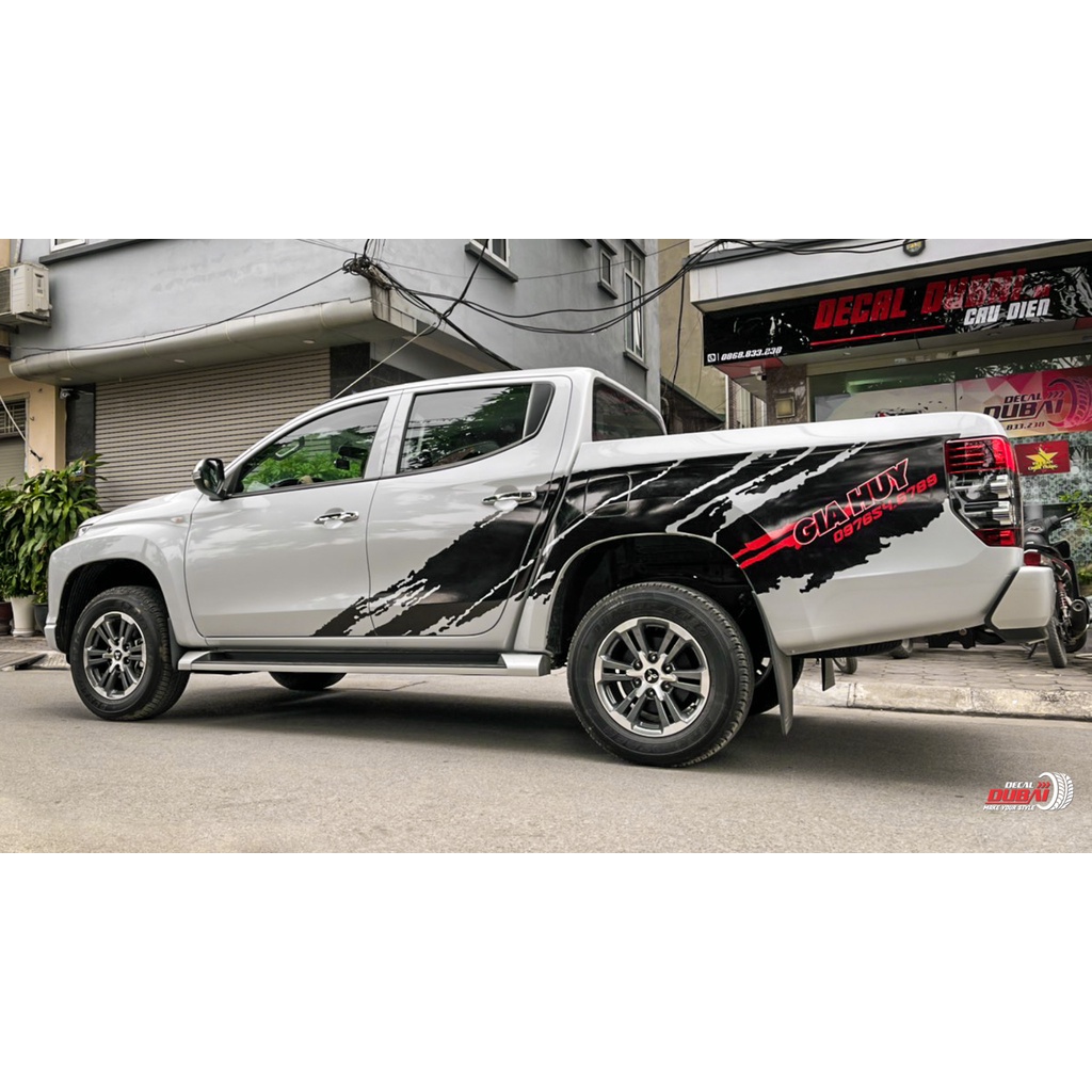 Tem nguyên bản theo xe thể thao Mitsubishi Triton