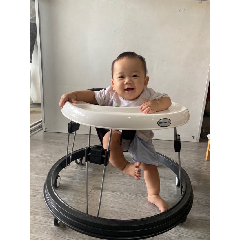 Xe tròn tập đi Tomorow Sky có 4 nấc điều chỉnh độ cao. Xe tập đi cho bé. Xe tròn tập đi cho bé