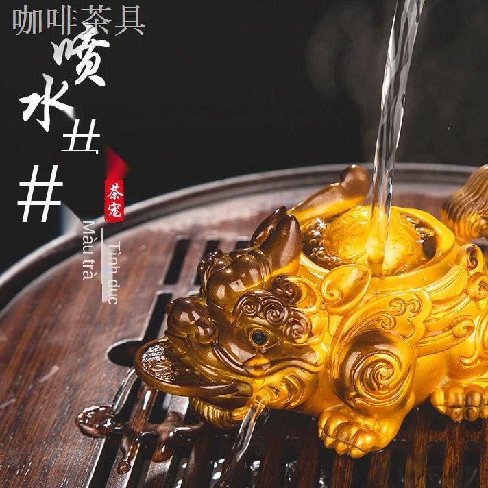 QCửa hàng trang trí thú cưng trà Tianxi có thể nuôi cóc vàng lì xì phun nước dũng bàn khay bộ đổi màu chơi